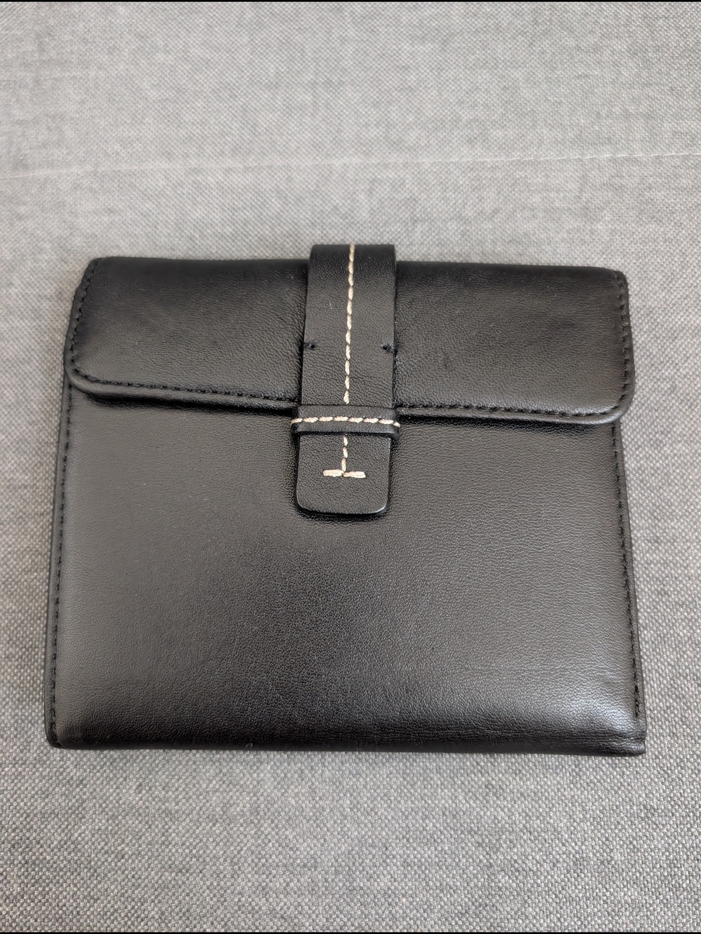 Black Leather Woman's Wallet with Contrast Stitching